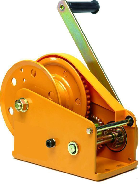 Manual winches and traction mechanisms
